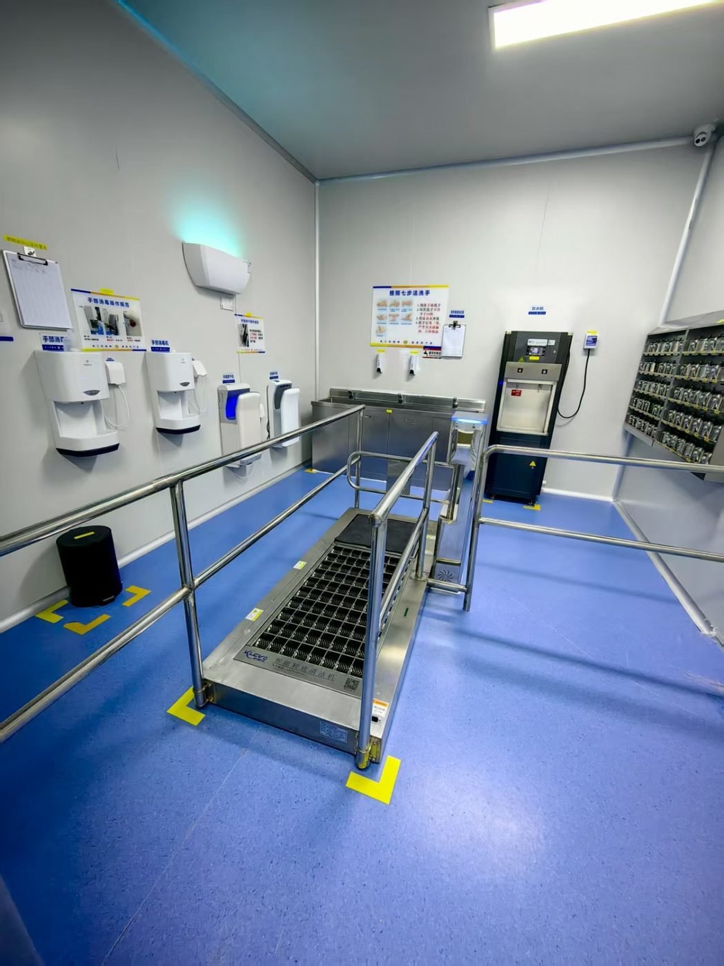 Handwash and gowning area with an LS series unit at the exit