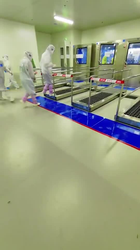 Gowning corridor at shift change — ISK Technologies cleanroom installation