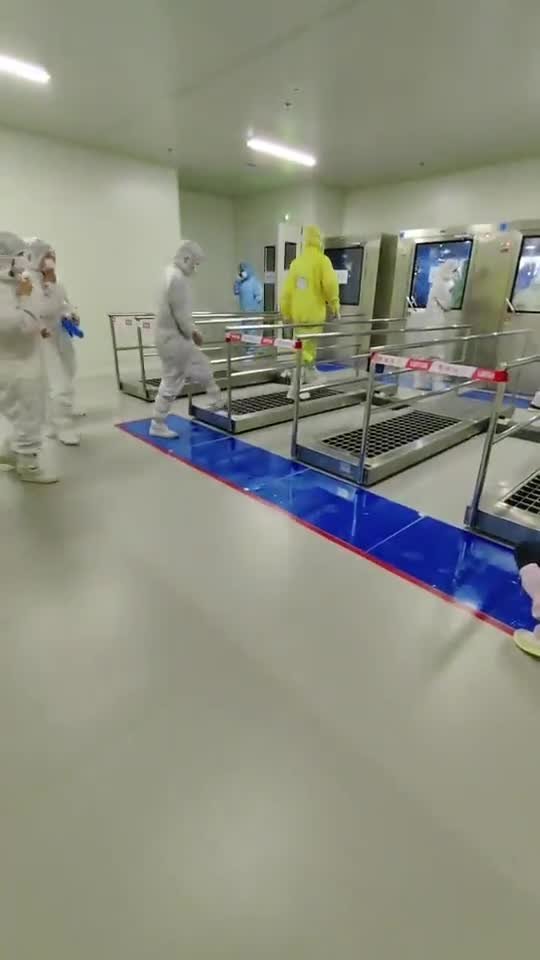 Cleanroom entry hall — ISK Technologies cleanroom installation